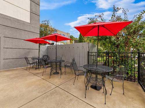 Brentwood Suites