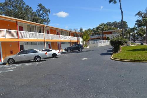 Tarpon Inn