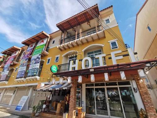 Baan URT Suratthani Airport Hotel by ZUZU