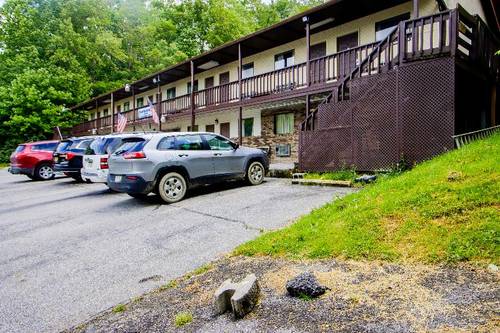 OYO Hotel Chapmanville Inn, WV - Hwy 119
