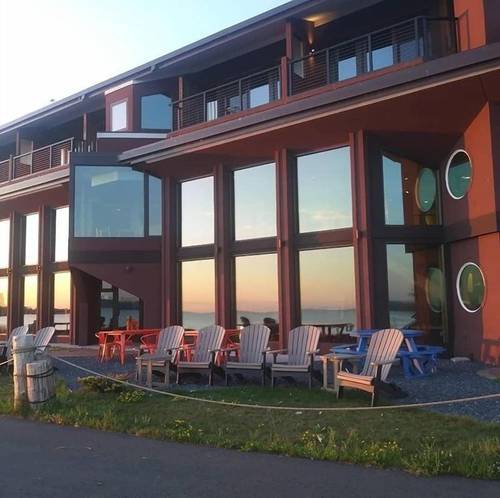 Blue Wave Inn