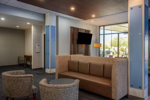 Holiday Inn Express & Suites Gilbert Mesa Gateway