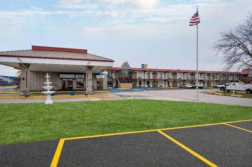 Days Inn by Wyndham Perrysburg