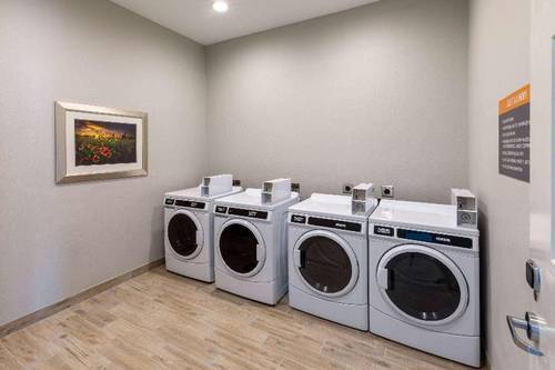 La Quinta Inn & Suites Round Rock near Kalahari