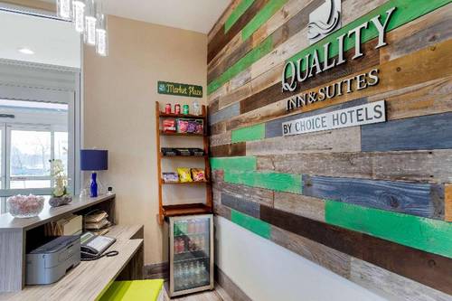 Quality Inn & Suites Elgin