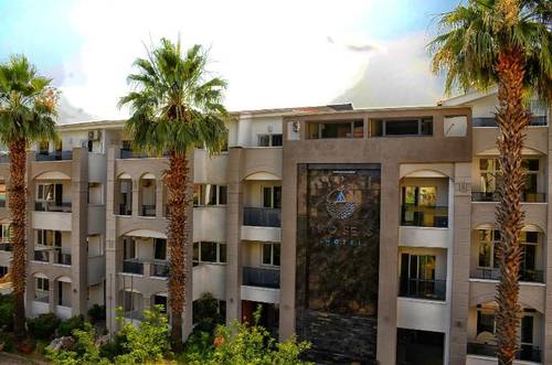 Two Seas Hotel