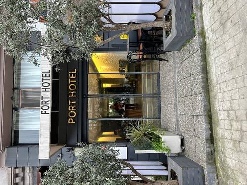 Port Hotel