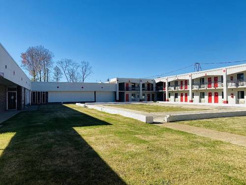 Travelers Place Inn & Suites