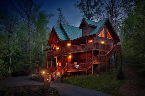 Smoky Mountain Getaway - Five Bedroom Cabin
