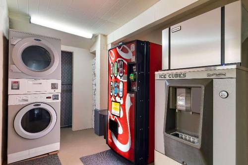 Econo Lodge Calhoun