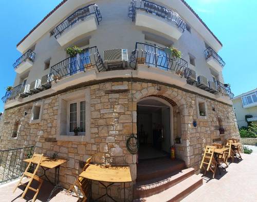 Adi̇l Otel