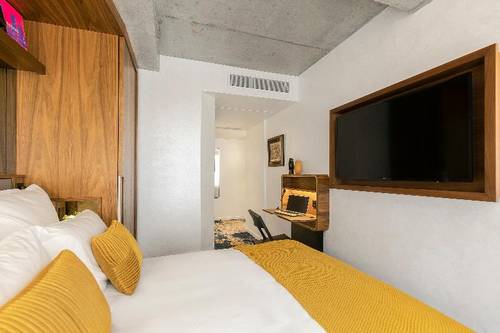 Le Card Hotel