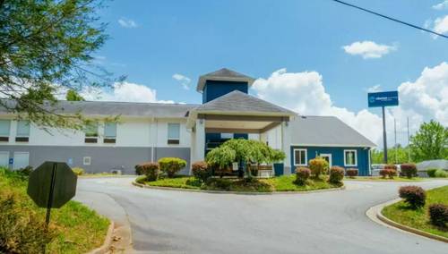 Clarion Pointe-Dillard near Blue Ridge Mountains
