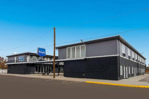Rodeway Inn & Suites
