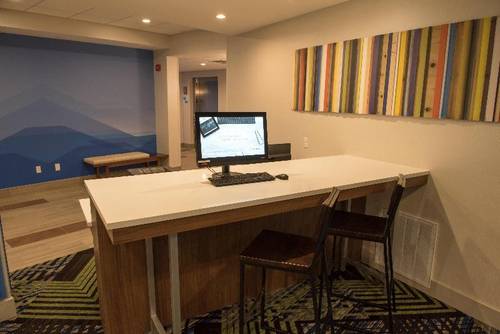 Holiday Inn Express And Suites Warsaw E Center