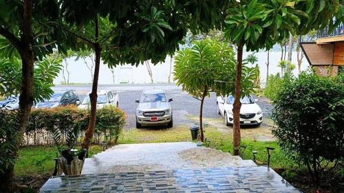 Lake Camp Resort