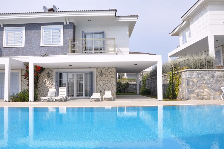 Villa Olive Poolside