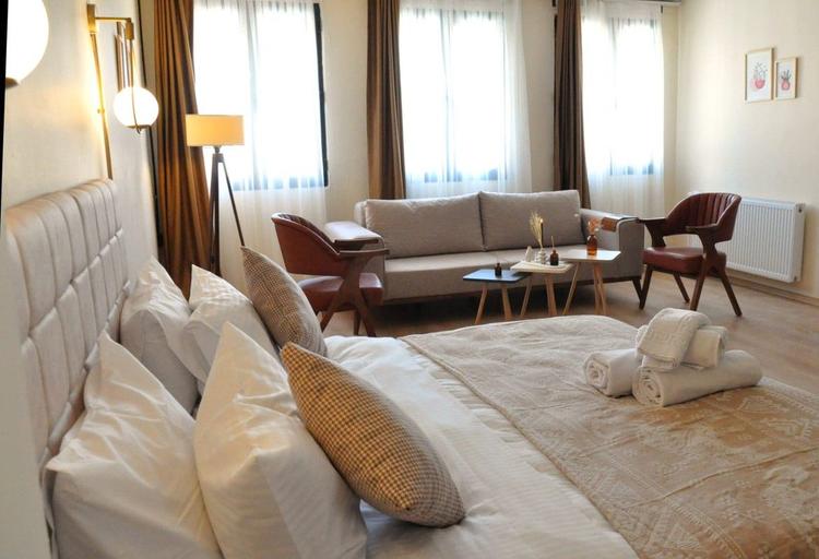 Golden Door Hotel