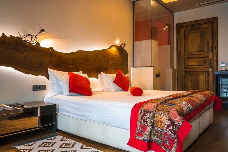 West Pera Hotel