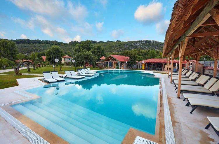 Dachas Cove Hotel