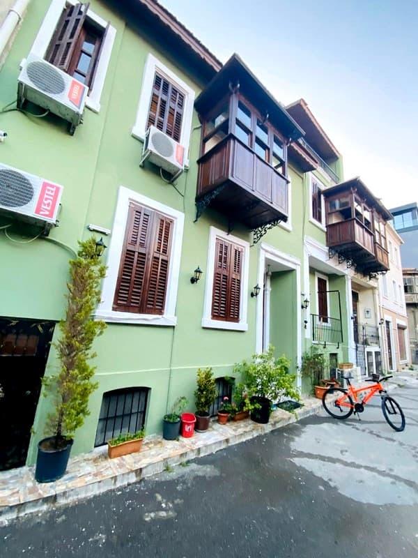 Maya Hotel & Cafe