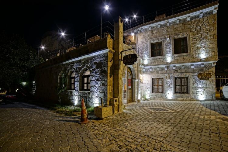 Risus Cave Suites