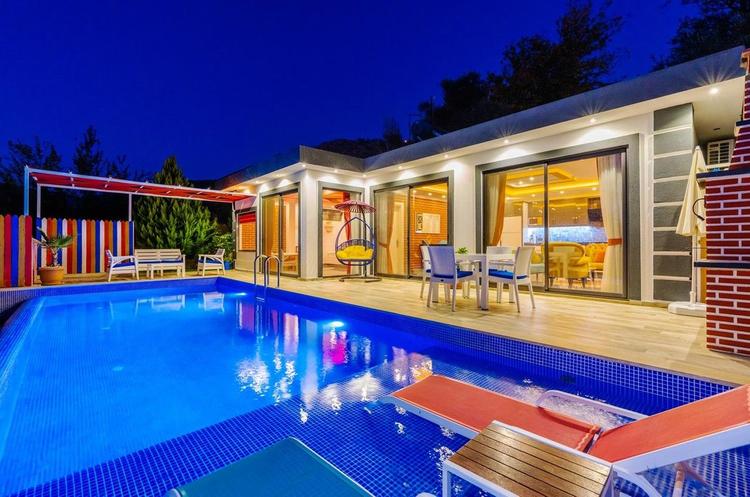Villa Flood