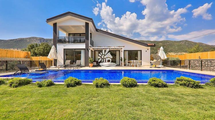 Villa Made