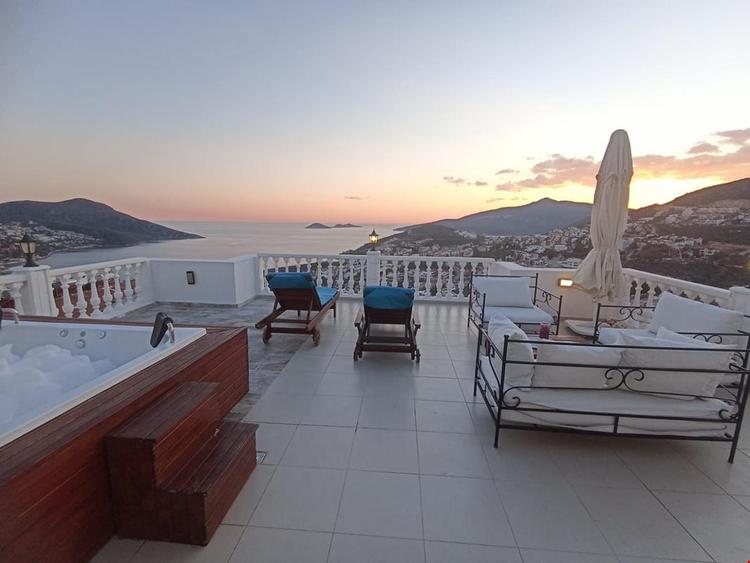 Villa Mavish