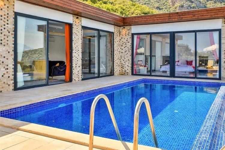Villa Bronz