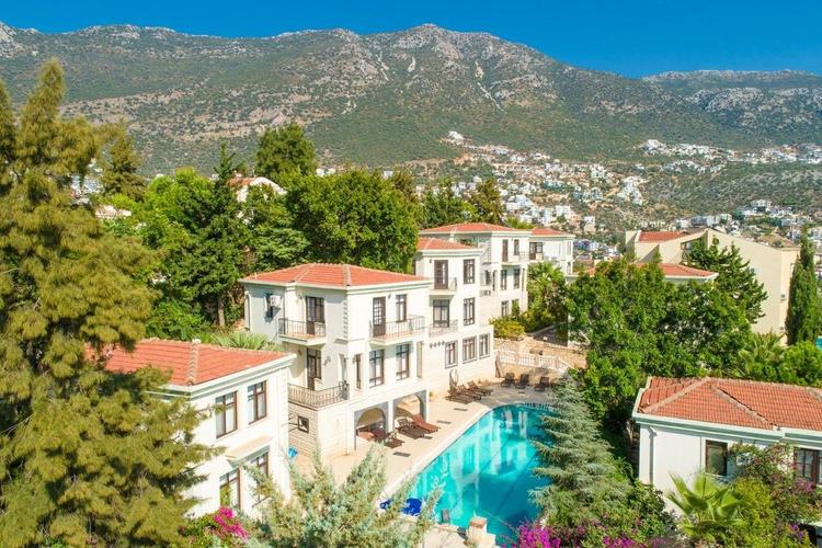 Xantos Ortak Havuzlu Villa