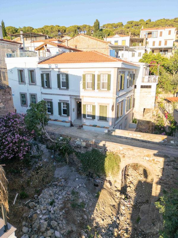 Lina Guest House