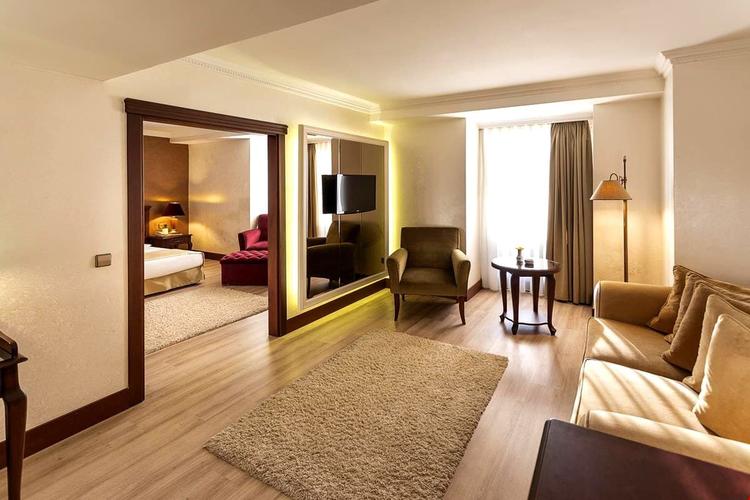 LaresPark Hotel
