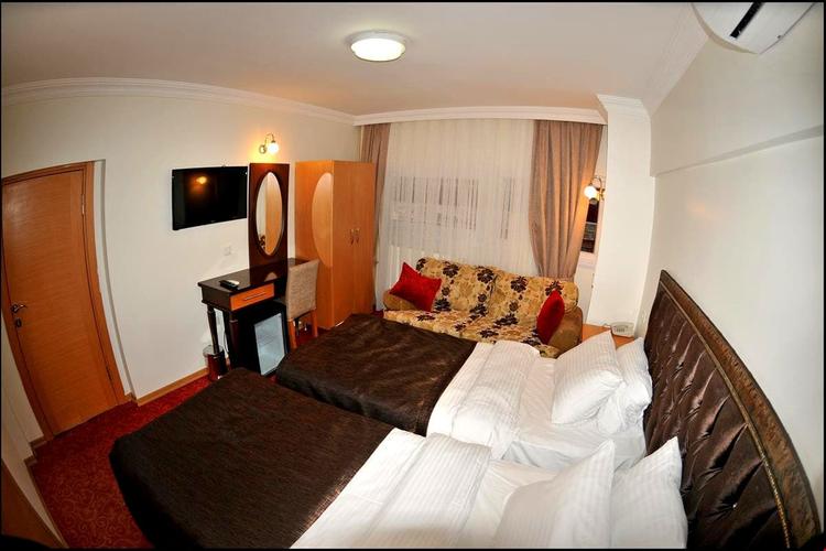 Palace Point Hotel