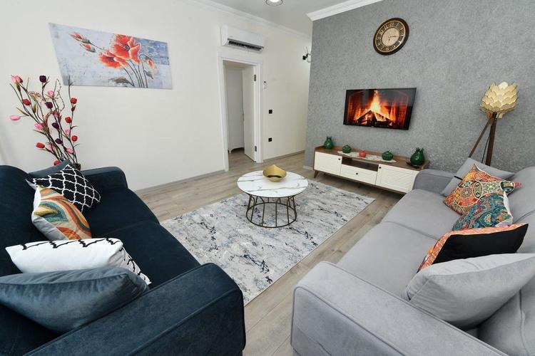 Center Suite 8