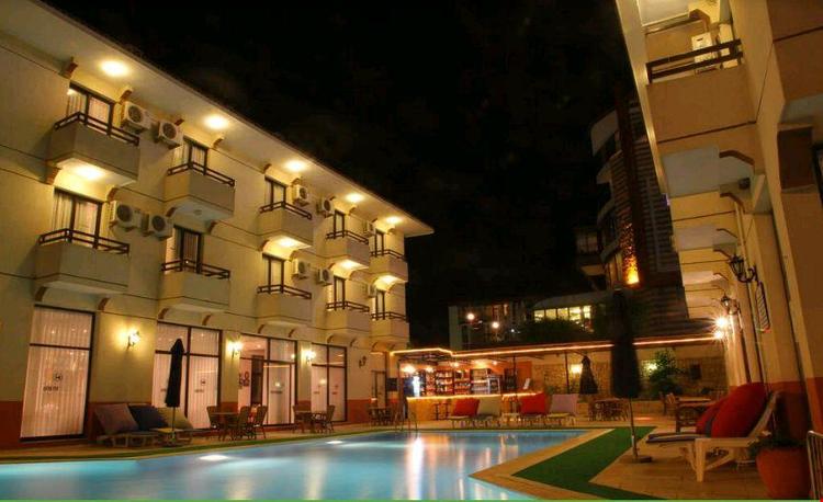 Kanarya Otel Çeşme