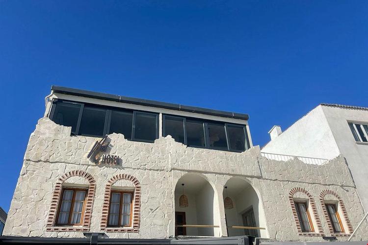 Noi Hotel