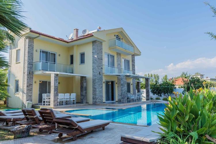 Villa Tulip Palas