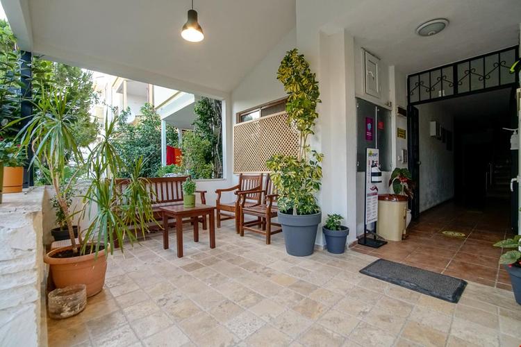 Sarı Apart