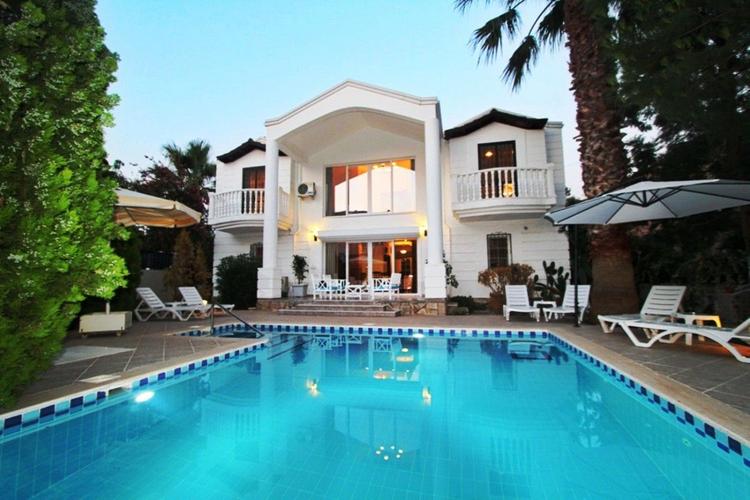 Villa Center