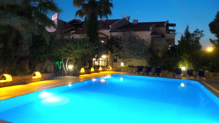 Ünlü Otel