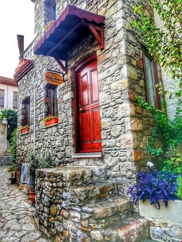 Two Stone Homes (Metis)