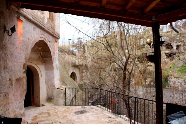 Hilem Cave House
