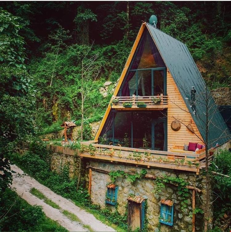 Zayna Bungalov