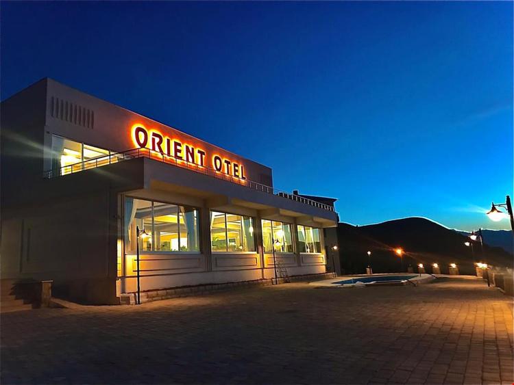 Van Orient Hotel