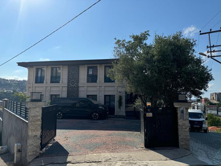 Black Diamond House