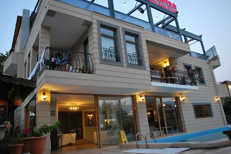 Palmyra Hotel & Sky Lounge