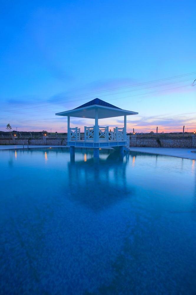 Seahorse Deluxe & Residences
