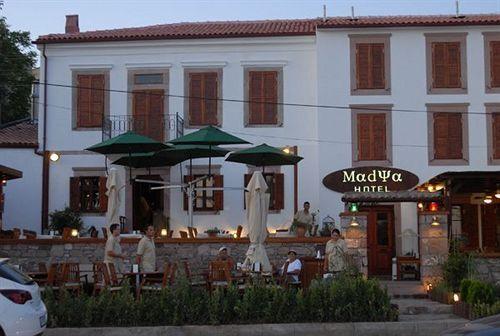Madya Hotel & Restaurant