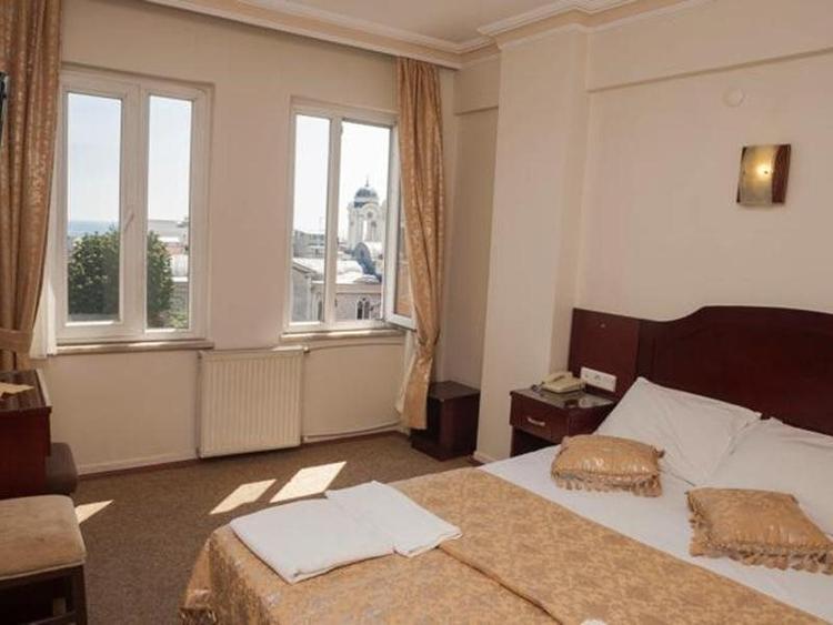 Grand Liza Hotel